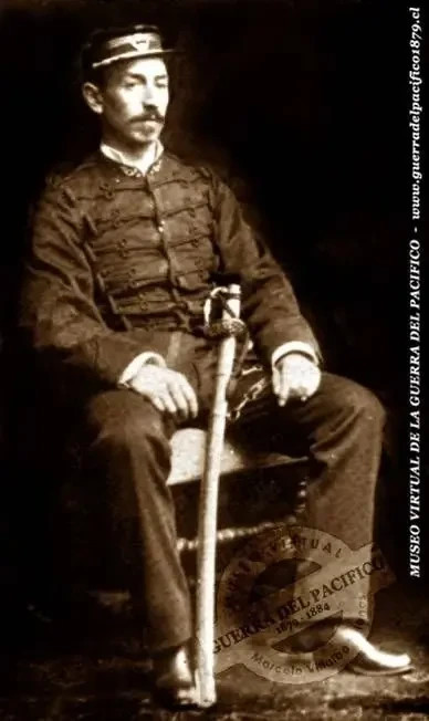 Oficial de Cazadores a Caballo Abel Policarpo Ilabaca. Luchó en Tacna, Arica, Chorrillos y Miraflores. Al final de la campaña de la Sierra, puso en fuga al General peruano Andrés Cáceres en Huamachuco el 10 de julio de 1883.