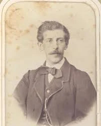 Wenceslao Vargas Rojas. Fue destinado a la corbeta Esmeralda en calidad de grumete, bajo las órdenes del capitán Arturo Prat Chacón. El 21 de mayo de 1879, mientras la Esmeralda permanecía realizando un bloqueo a la ciudad de Iquique, le tocó ser partícipe del Combate Naval de Iquique al cúal sobrevivió de forma milagrosa.