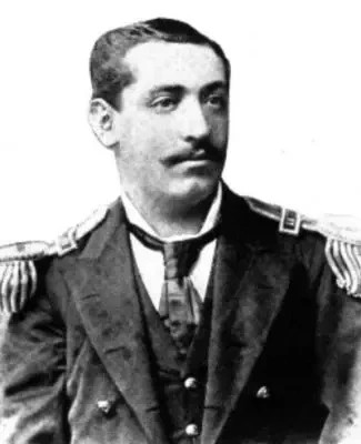 Miguel Sanz, interviene el el combate de Angamos a bordo de la Covadonga, como guardiamarina.